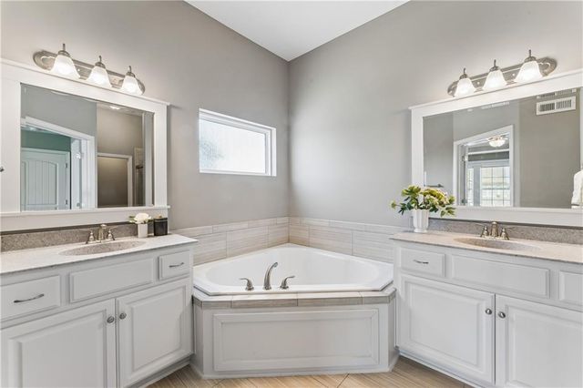 6011 NE 119th Terrace, Kansas City, MO 64156