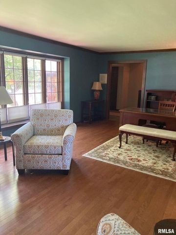 909 S SPRING Street, Geneseo, IL 61254