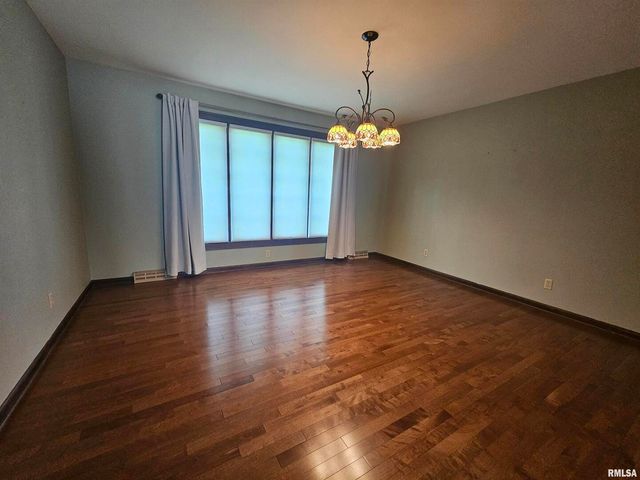 909 S SPRING Street, Geneseo, IL 61254