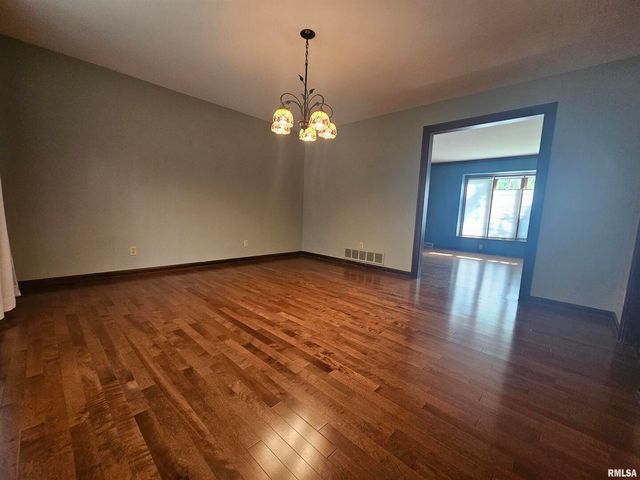 909 S SPRING Street, Geneseo, IL 61254