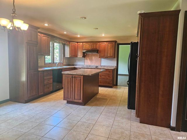 909 S SPRING Street, Geneseo, IL 61254