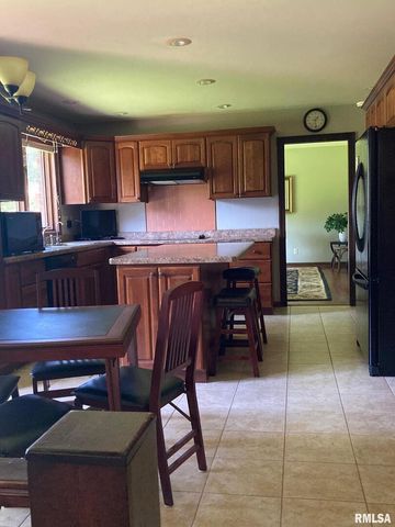 909 S SPRING Street, Geneseo, IL 61254