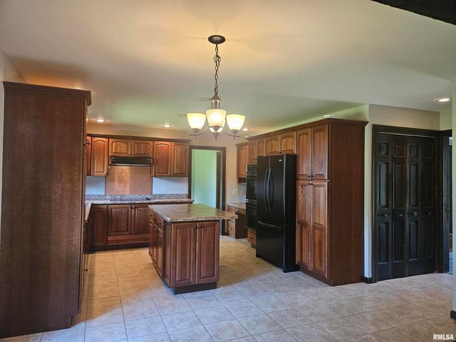 909 S SPRING Street, Geneseo, IL 61254