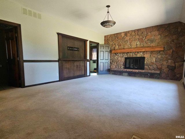 909 S SPRING Street, Geneseo, IL 61254