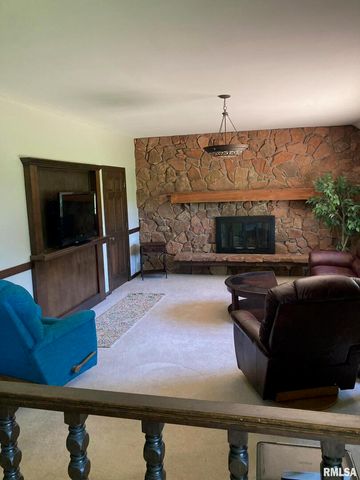 909 S SPRING Street, Geneseo, IL 61254