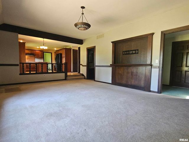 909 S SPRING Street, Geneseo, IL 61254