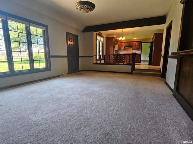 909 S SPRING Street, Geneseo, IL 61254