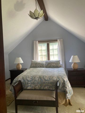 909 S SPRING Street, Geneseo, IL 61254