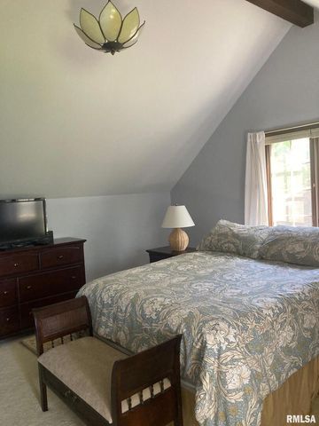 909 S SPRING Street, Geneseo, IL 61254