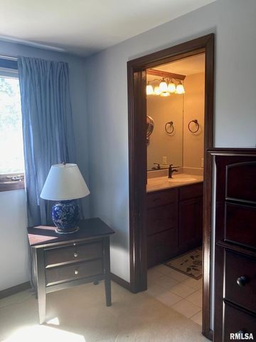 909 S SPRING Street, Geneseo, IL 61254