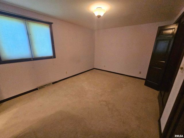 909 S SPRING Street, Geneseo, IL 61254