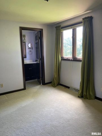 909 S SPRING Street, Geneseo, IL 61254