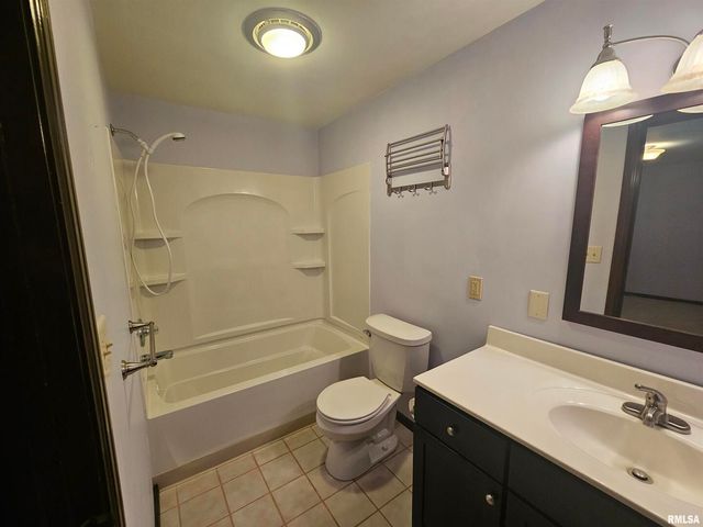 909 S SPRING Street, Geneseo, IL 61254