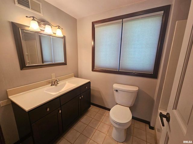 909 S SPRING Street, Geneseo, IL 61254