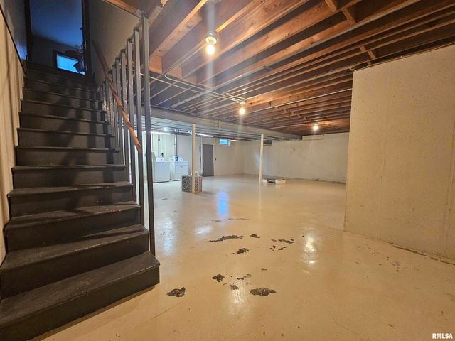 909 S SPRING Street, Geneseo, IL 61254