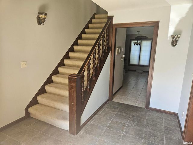 909 S SPRING Street, Geneseo, IL 61254