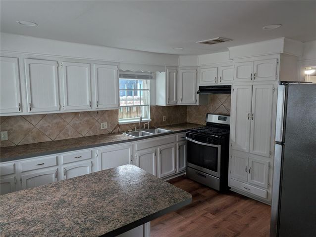 3203 Eastex Fwy, Houston, TX 77026