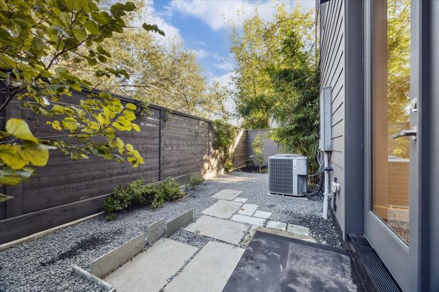 1902 Lizards Lane, Houston, TX 77043