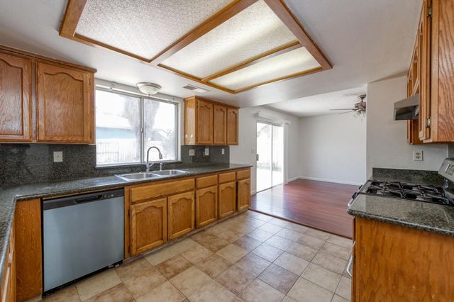 3340 N Dante Avenue, Fresno, CA 93722