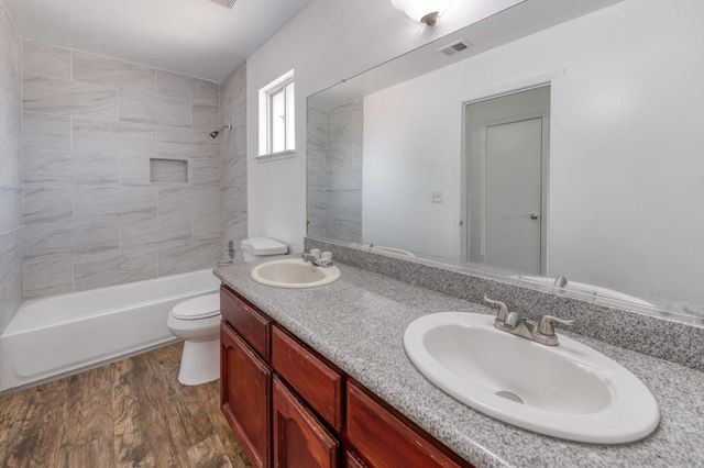 3340 N Dante Avenue, Fresno, CA 93722