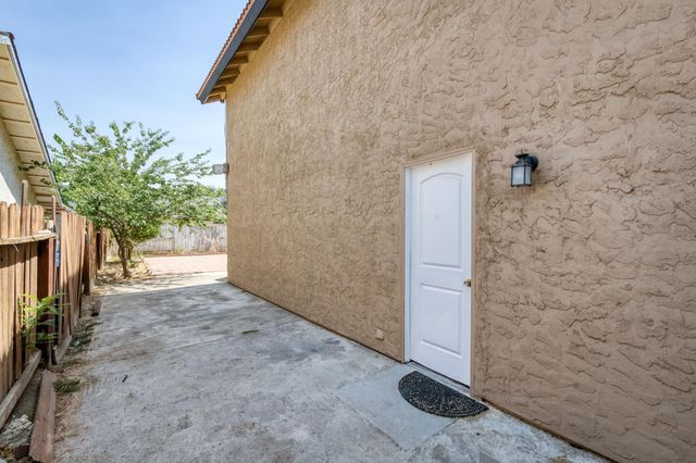 3340 N Dante Avenue, Fresno, CA 93722