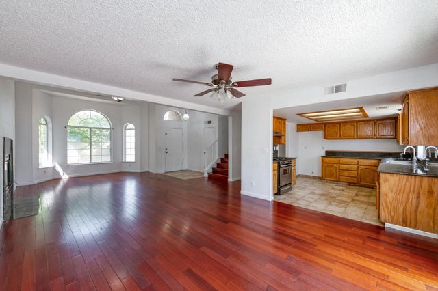 3340 N Dante Avenue, Fresno, CA 93722