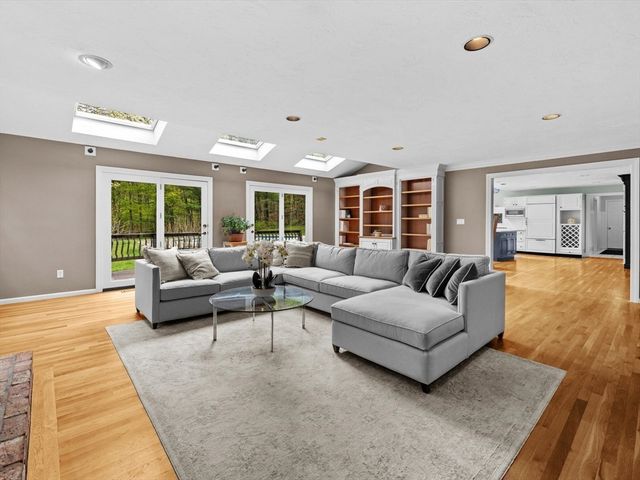 9 Catie Dr, Westborough, MA 01581