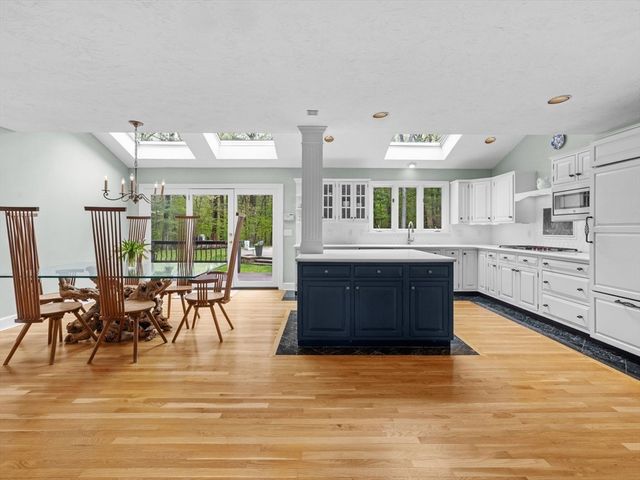 9 Catie Dr, Westborough, MA 01581