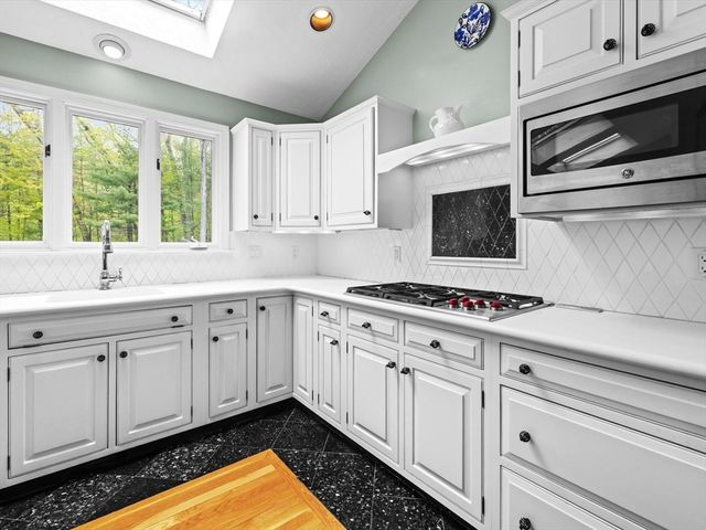 9 Catie Dr, Westborough, MA 01581
