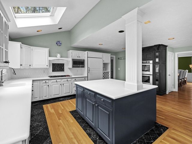 9 Catie Dr, Westborough, MA 01581