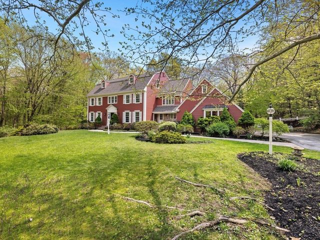 9 Catie Dr, Westborough, MA 01581