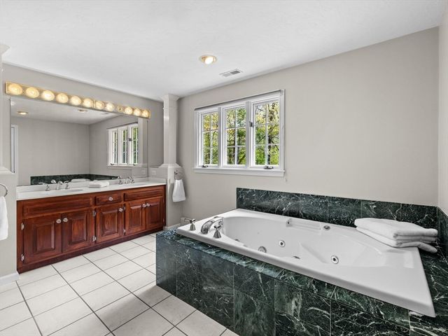 9 Catie Dr, Westborough, MA 01581