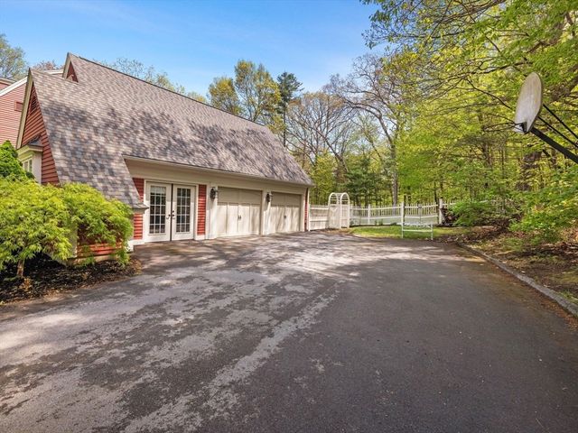 9 Catie Dr, Westborough, MA 01581