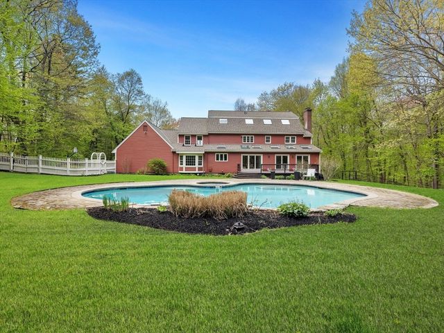 9 Catie Dr, Westborough, MA 01581