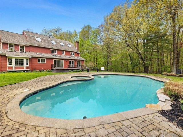 9 Catie Dr, Westborough, MA 01581