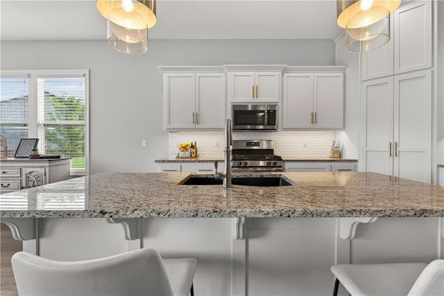 1540 SW Cornwall Road, Raymore, MO 64083