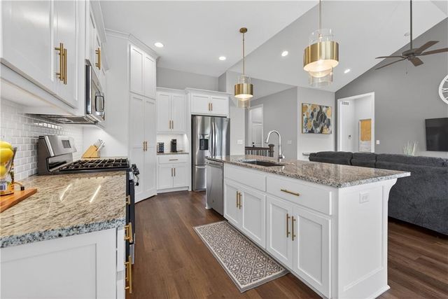 1540 SW Cornwall Road, Raymore, MO 64083