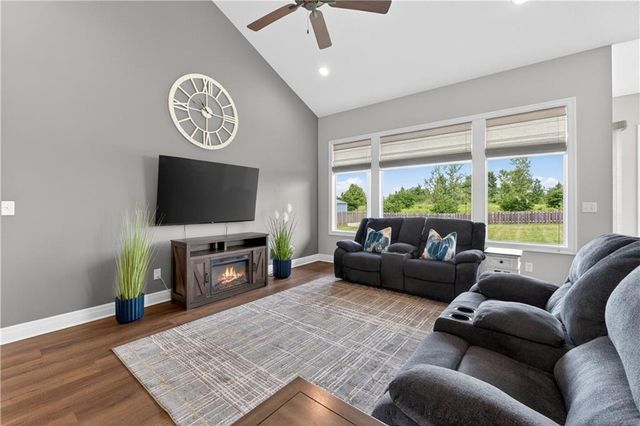 1540 SW Cornwall Road, Raymore, MO 64083