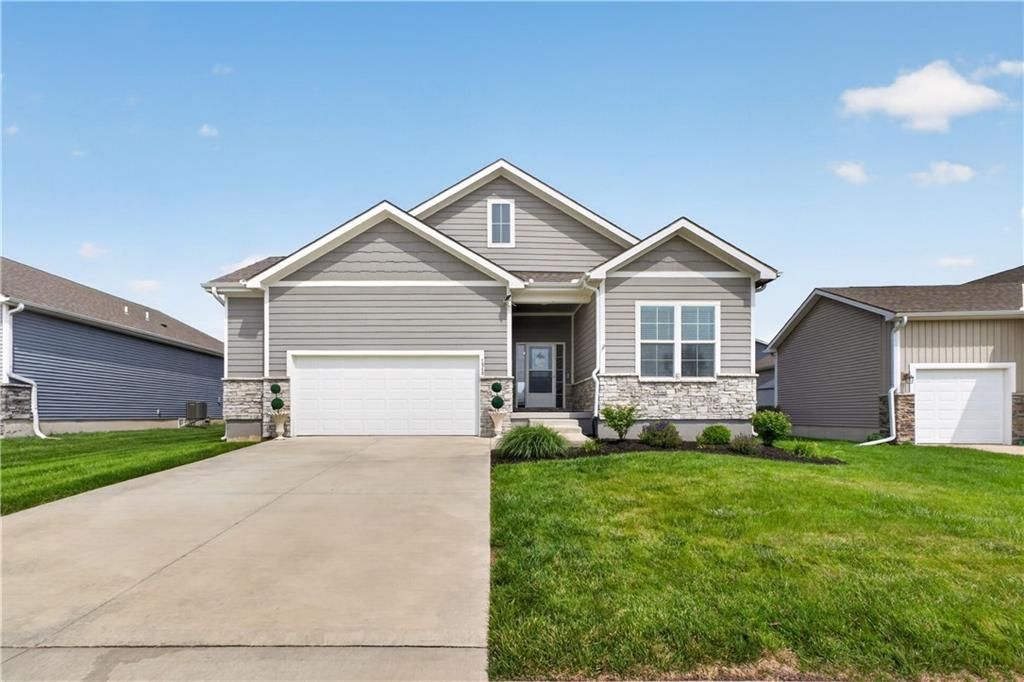 1540 SW Cornwall Road, Raymore, MO 64083