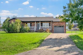 1216 Kendall Dr, Clarksville, TN 37042