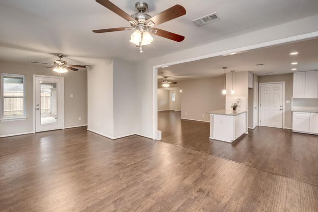 158 Bluebonnet Street, Sugar Land, TX 77478