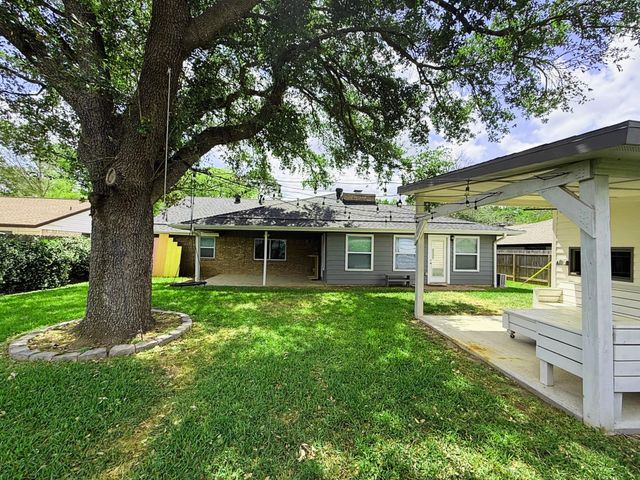 158 Bluebonnet Street, Sugar Land, TX 77478