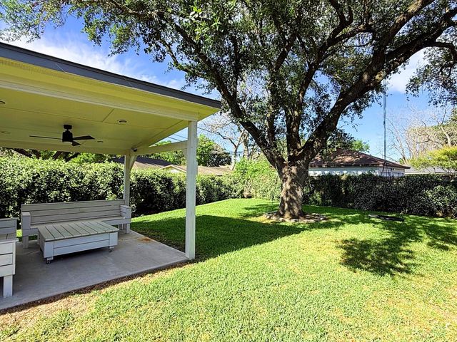 158 Bluebonnet Street, Sugar Land, TX 77478