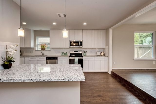 158 Bluebonnet Street, Sugar Land, TX 77478