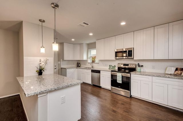 158 Bluebonnet Street, Sugar Land, TX 77478