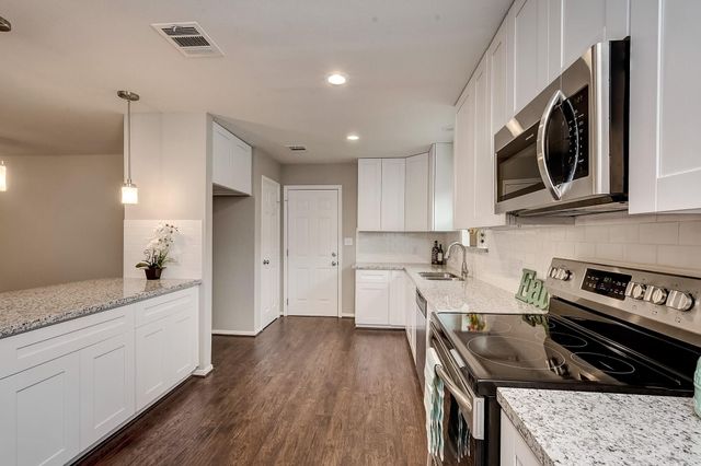 158 Bluebonnet Street, Sugar Land, TX 77478