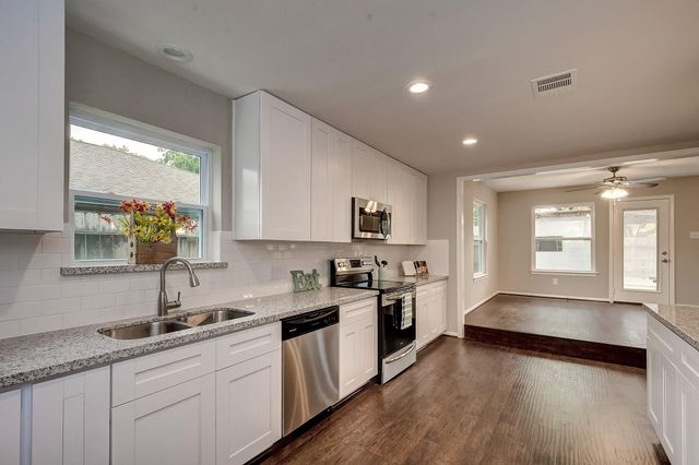 158 Bluebonnet Street, Sugar Land, TX 77478