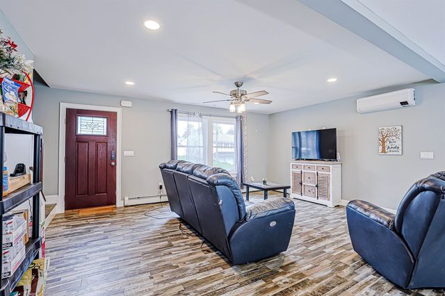 18 Gilman Street, Laconia, NH 03246