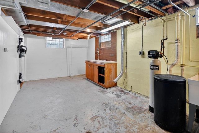 321 S Owen Drive, Madison, WI 53705