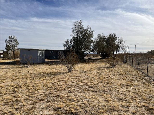 915 Dakota Lane, Landers, CA 92285
